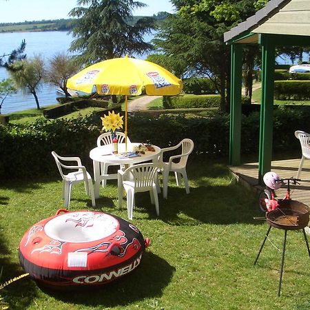 ホテルBeau-Rivage Du Lac De Pareloup Salles-Curan エクステリア 写真