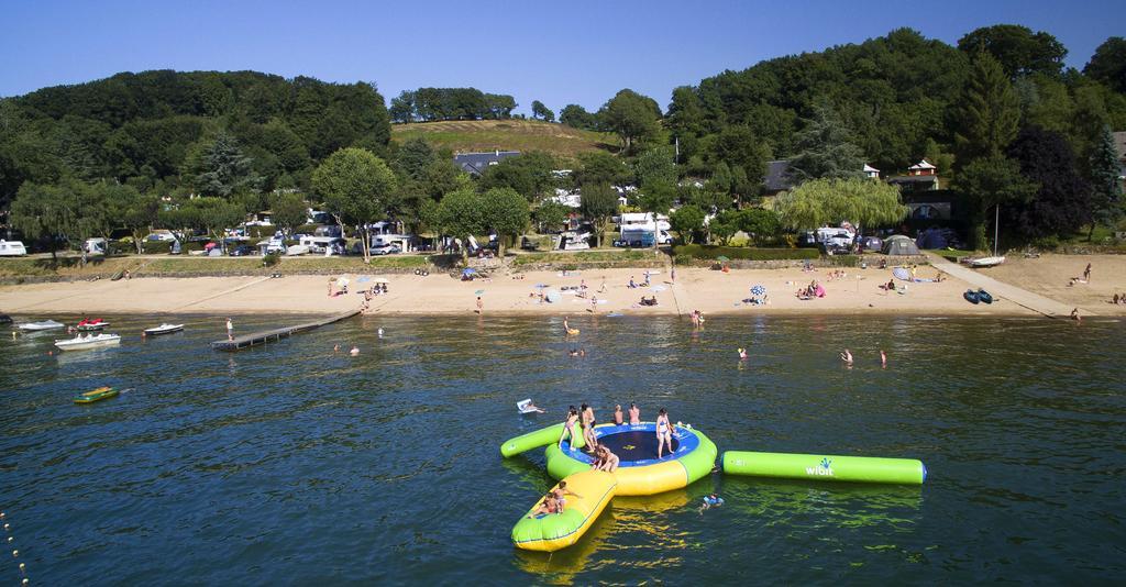 ホテルBeau-Rivage Du Lac De Pareloup Salles-Curan エクステリア 写真