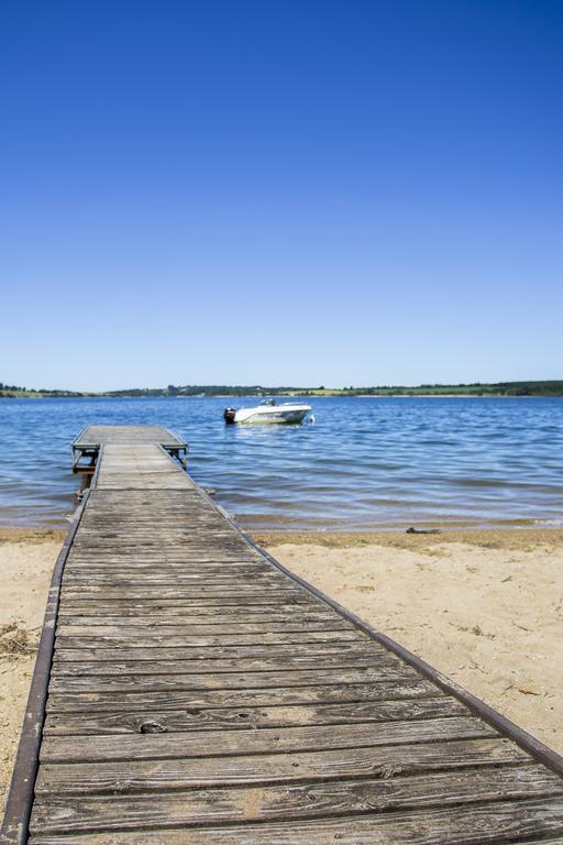 ホテルBeau-Rivage Du Lac De Pareloup Salles-Curan エクステリア 写真